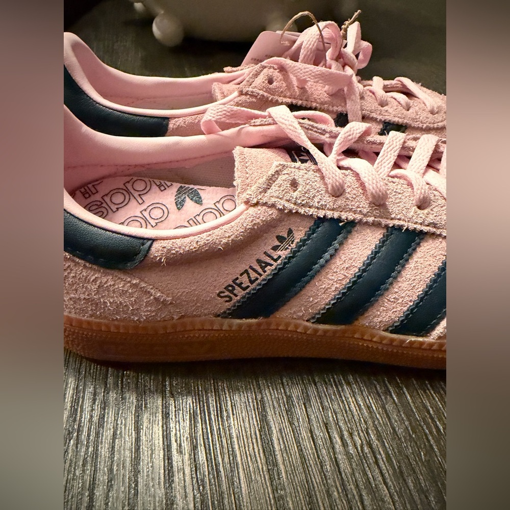 Adidas- HANDBALL SPEZIAL SHOES Clear Pink / Arctic Night / Gum - BNWT - Picture 4 of 9
